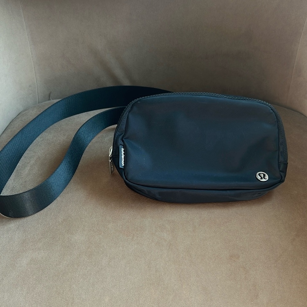Lululemon Everywhere Belt Bag 1L Black
